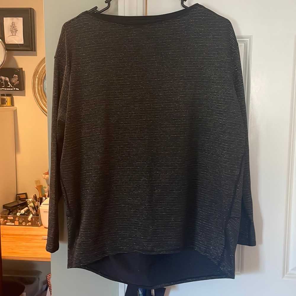 Lululemon black and gold top - Size M - like brand new
